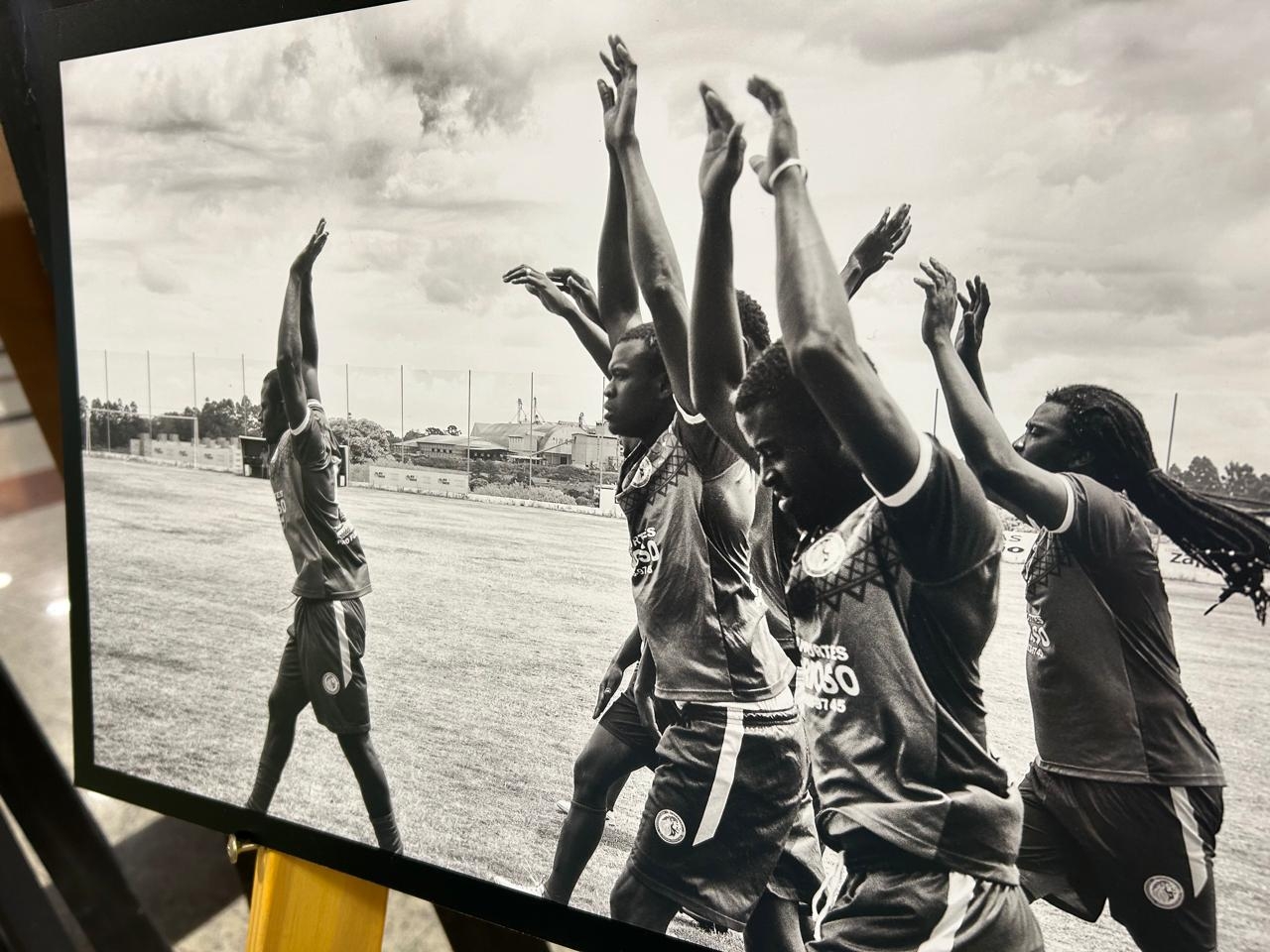 Bella Città Shopping recebe exposição que retrata a comunidade senegalesa em Passo Fundo