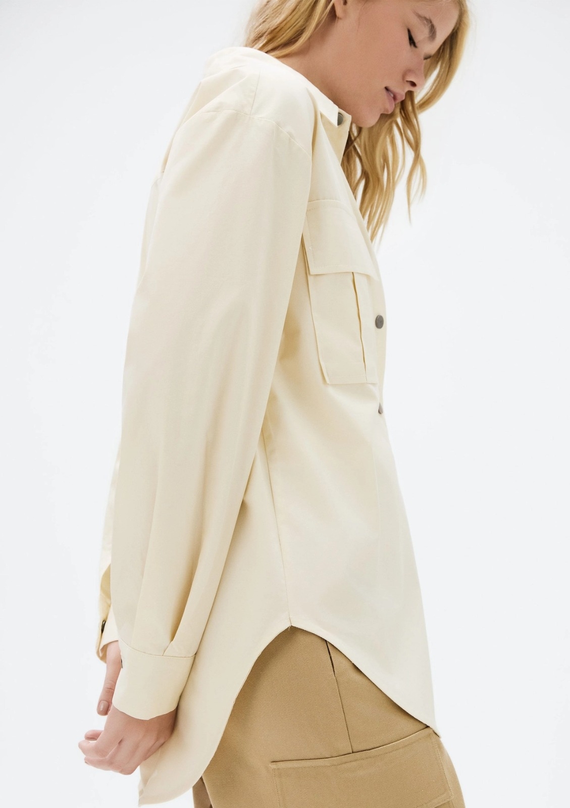 camisa feminina manga longa com bolso - creme