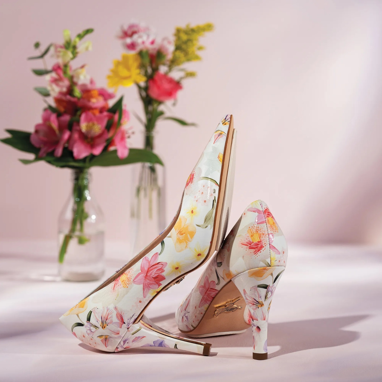 Scarpin Florescer Bico Fino Couro