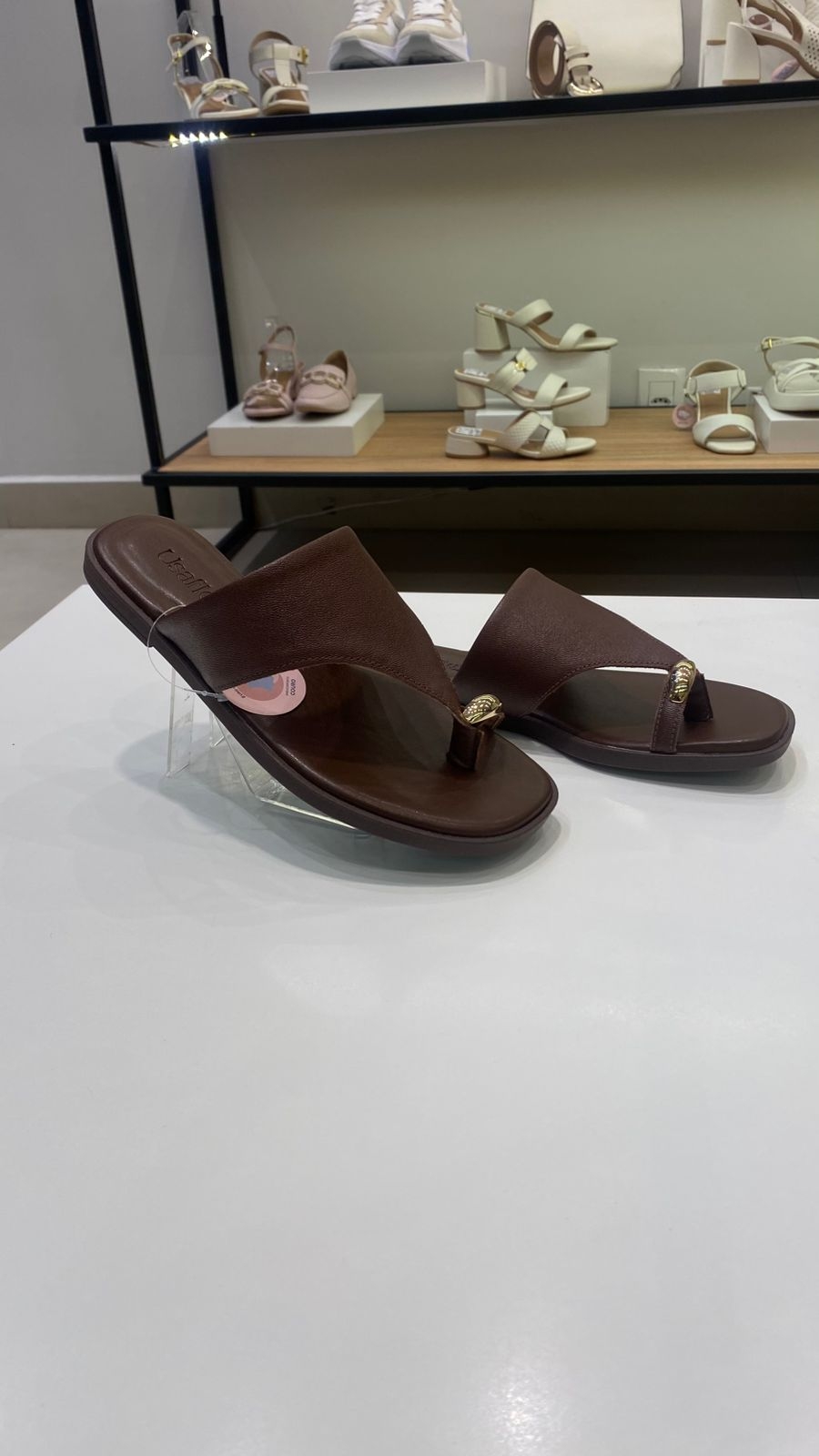 Chinelo em couro Pinhão