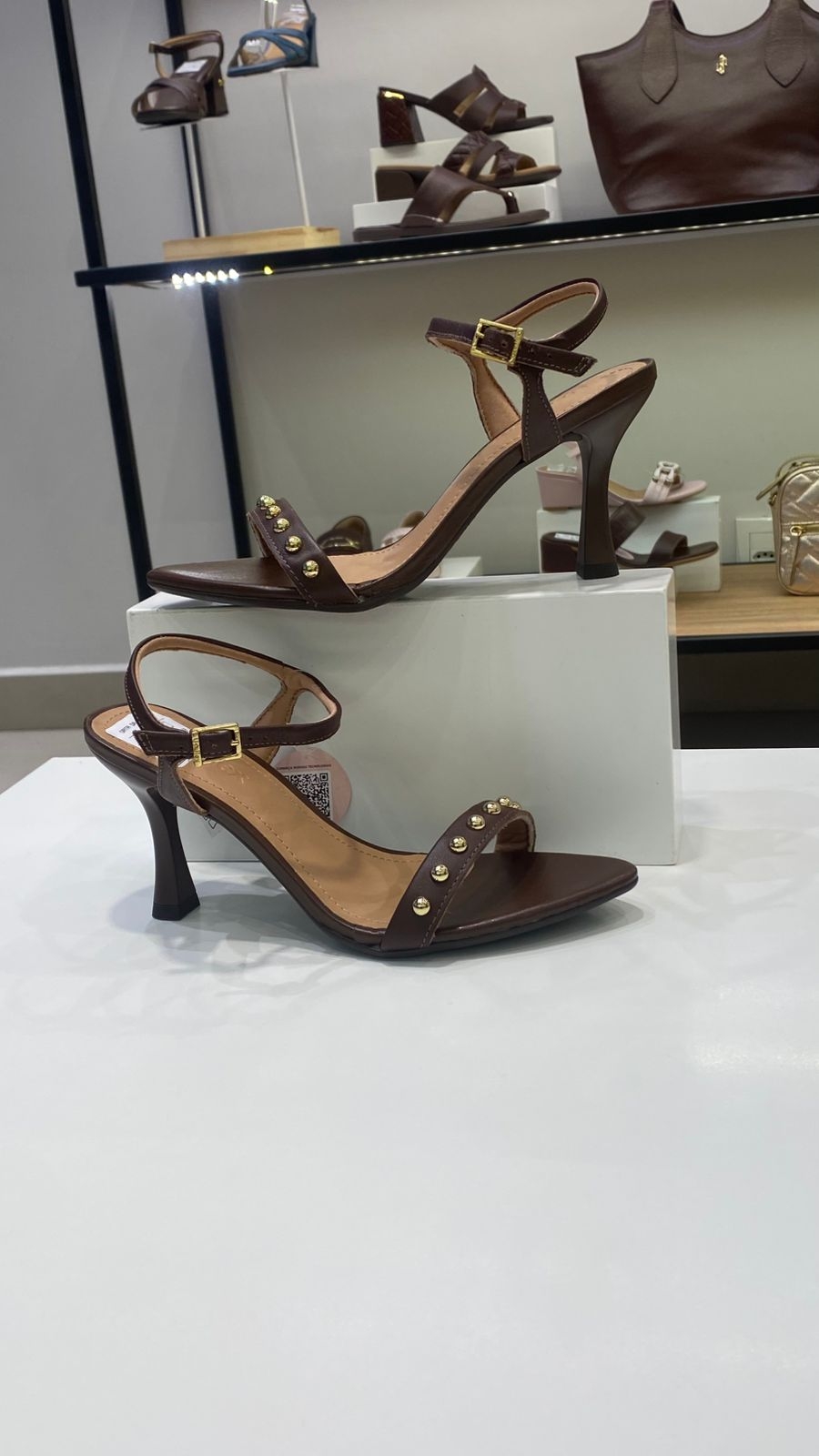 Sandália em couro Pinhão 