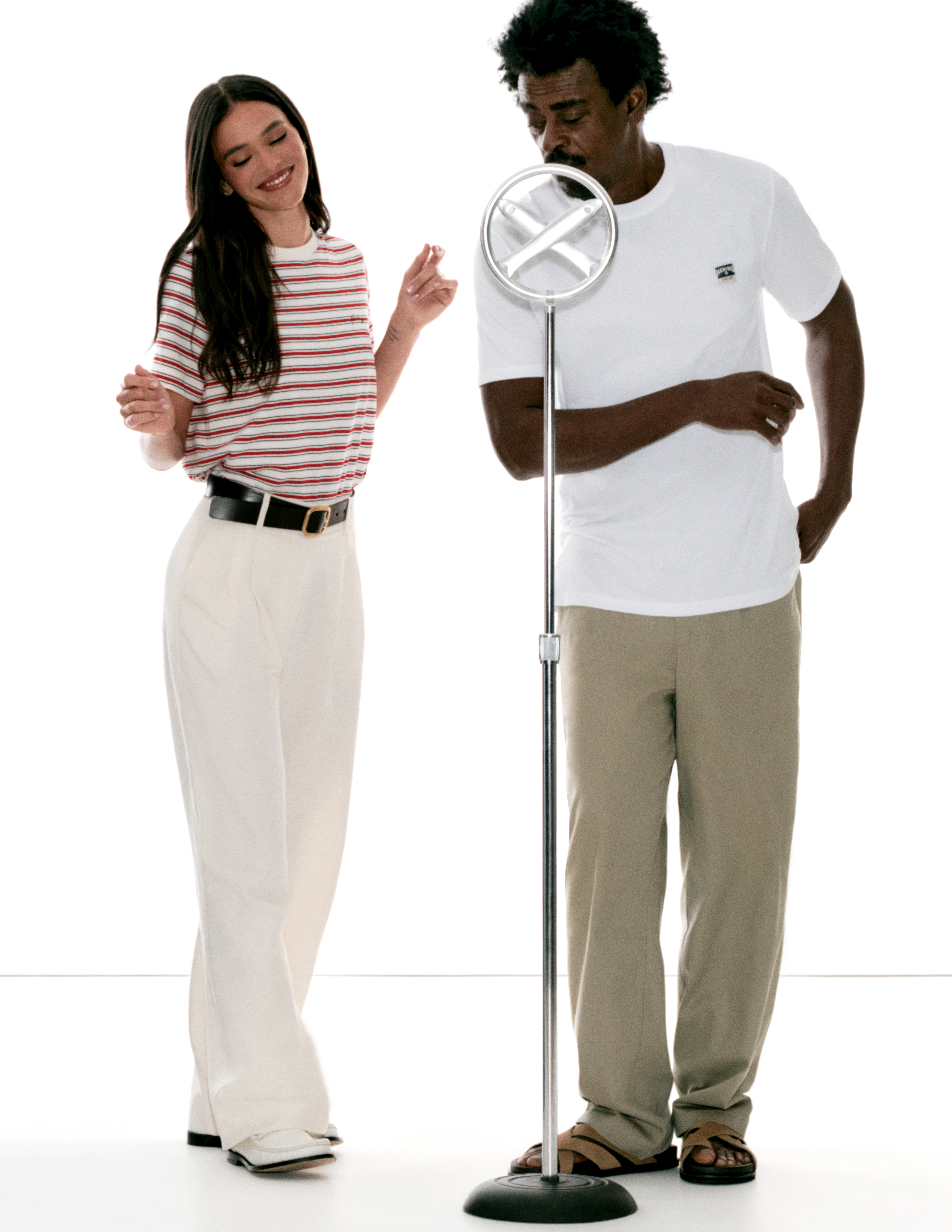 Seu Jorge e Bruna Marquezine usam Hering.